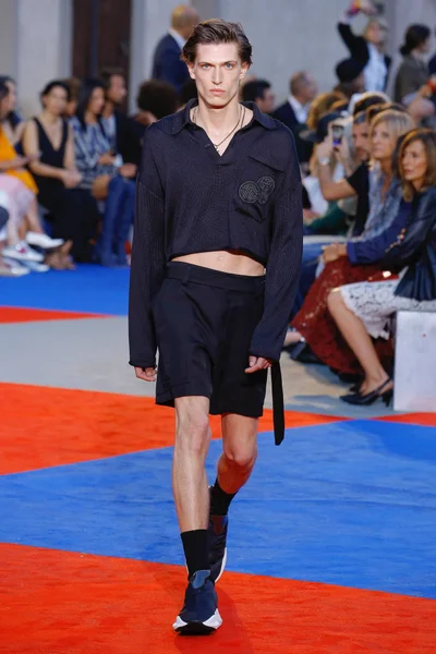 Look 27